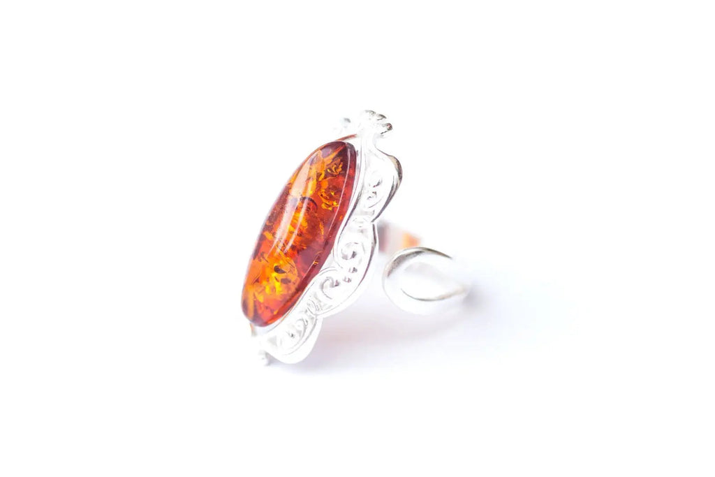 Bague décorative victorienne en ambre de la Baltique