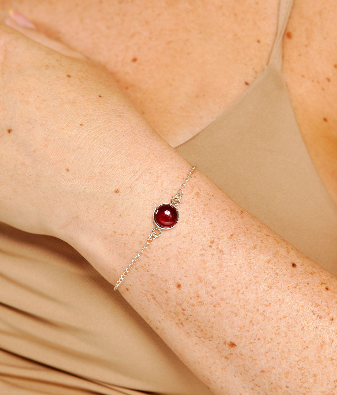 ESSENTIALS Cherry Amber Link Chain Bracelet