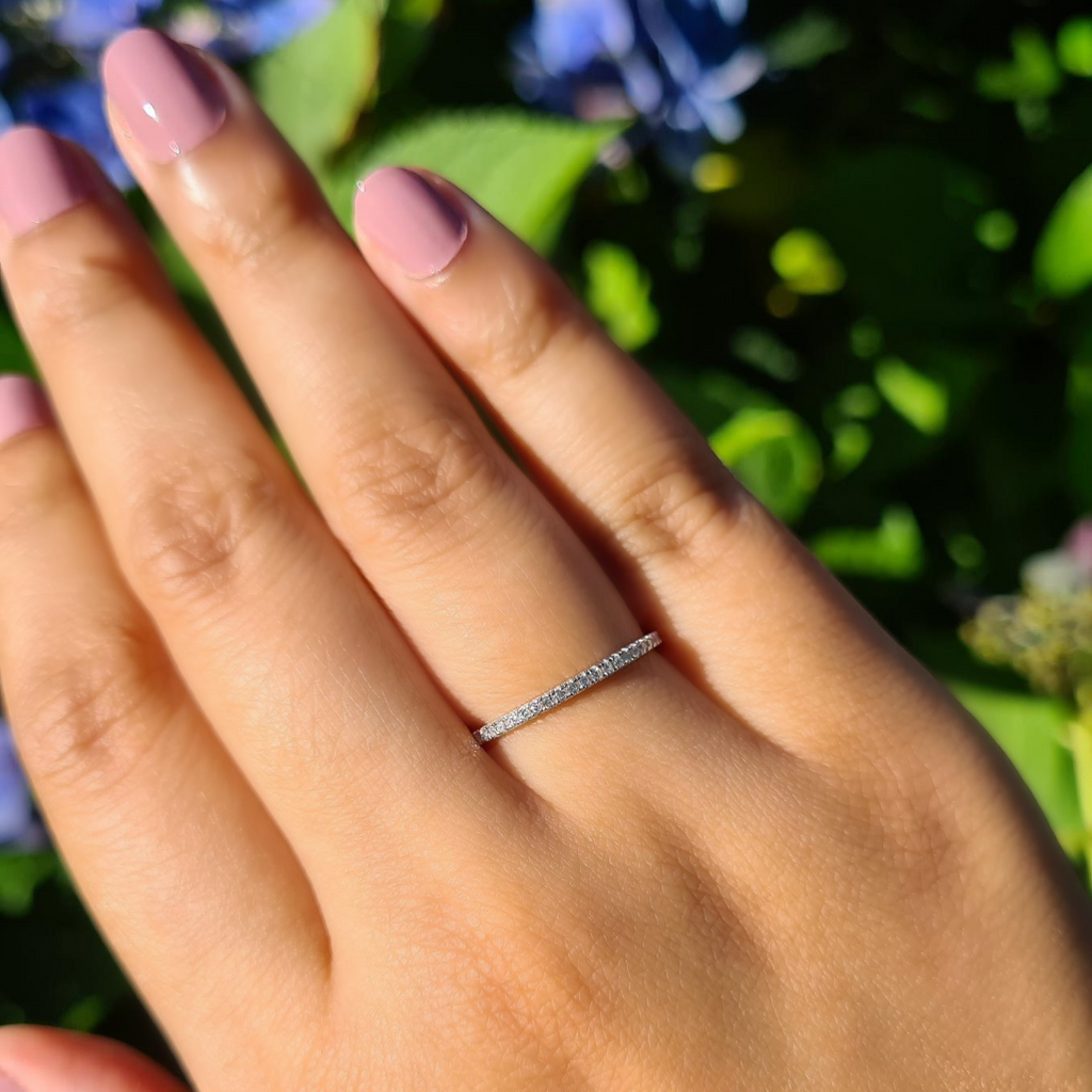 Bague fine alliance éternité (1,2 mm) en argent sterling