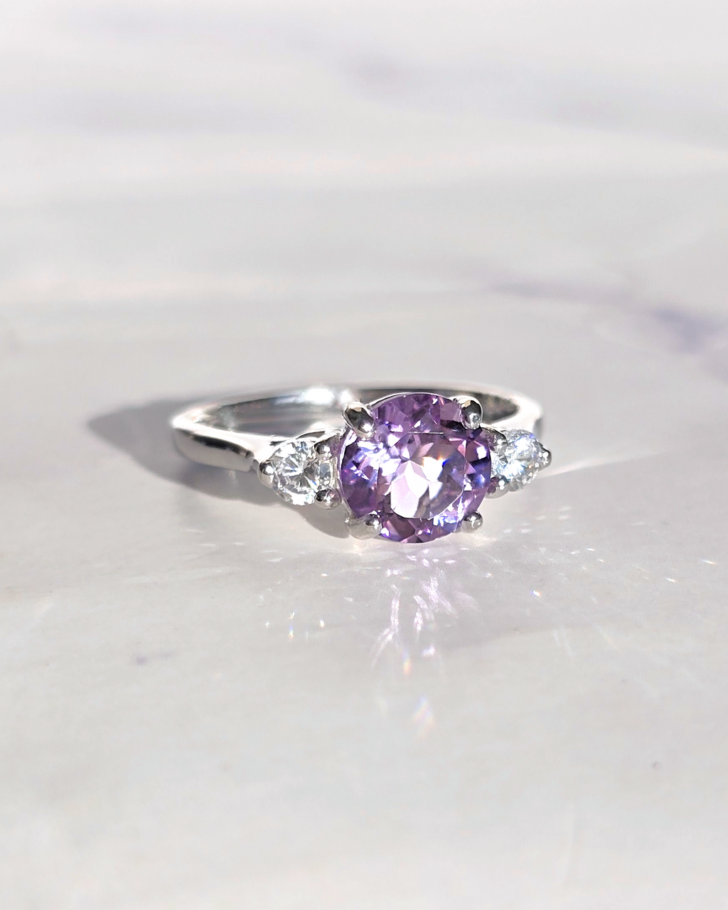 Bague trilogie en améthyste lavande et argent sterling