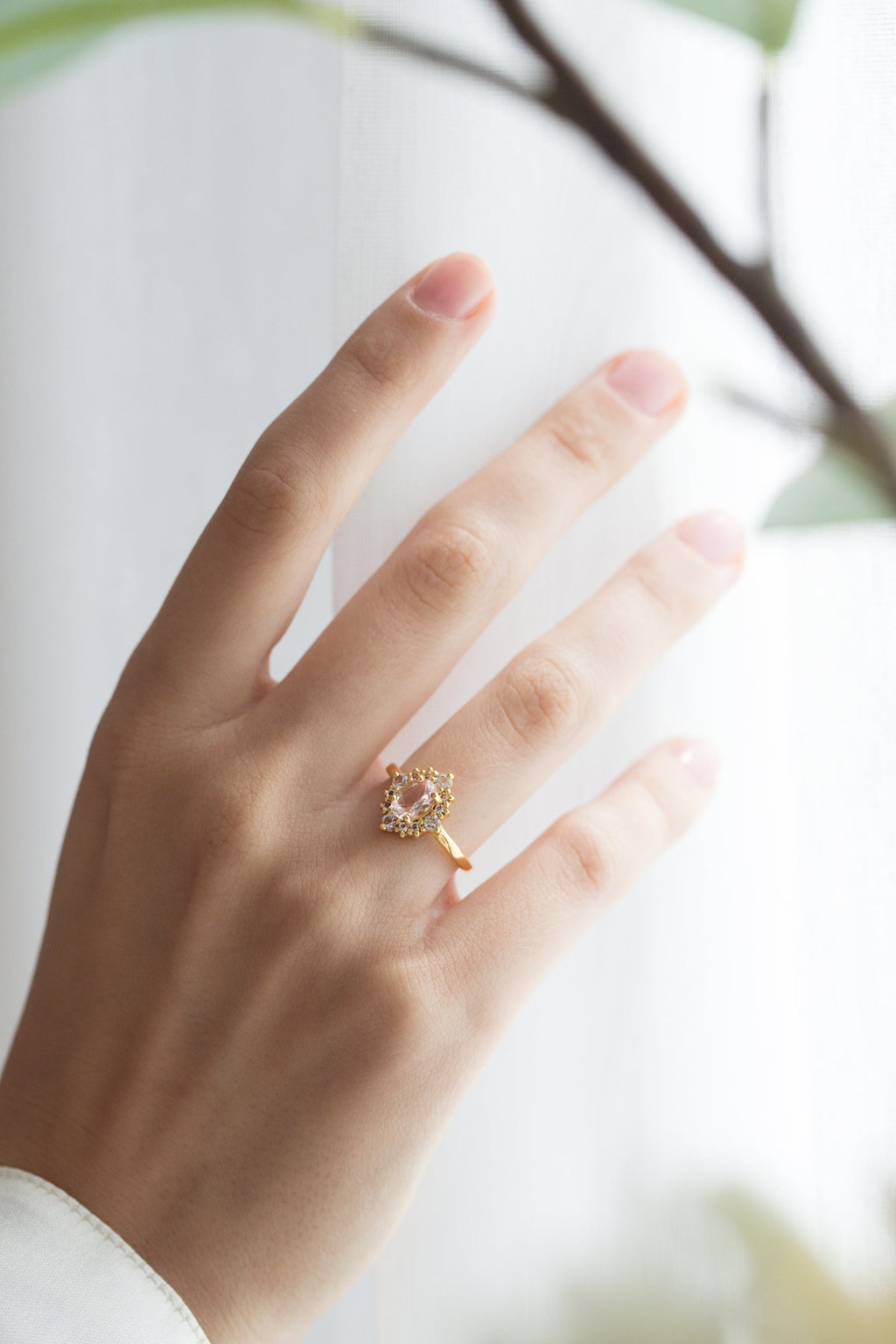 Bague halo en morganite rose en vermeil d'or 18 carats