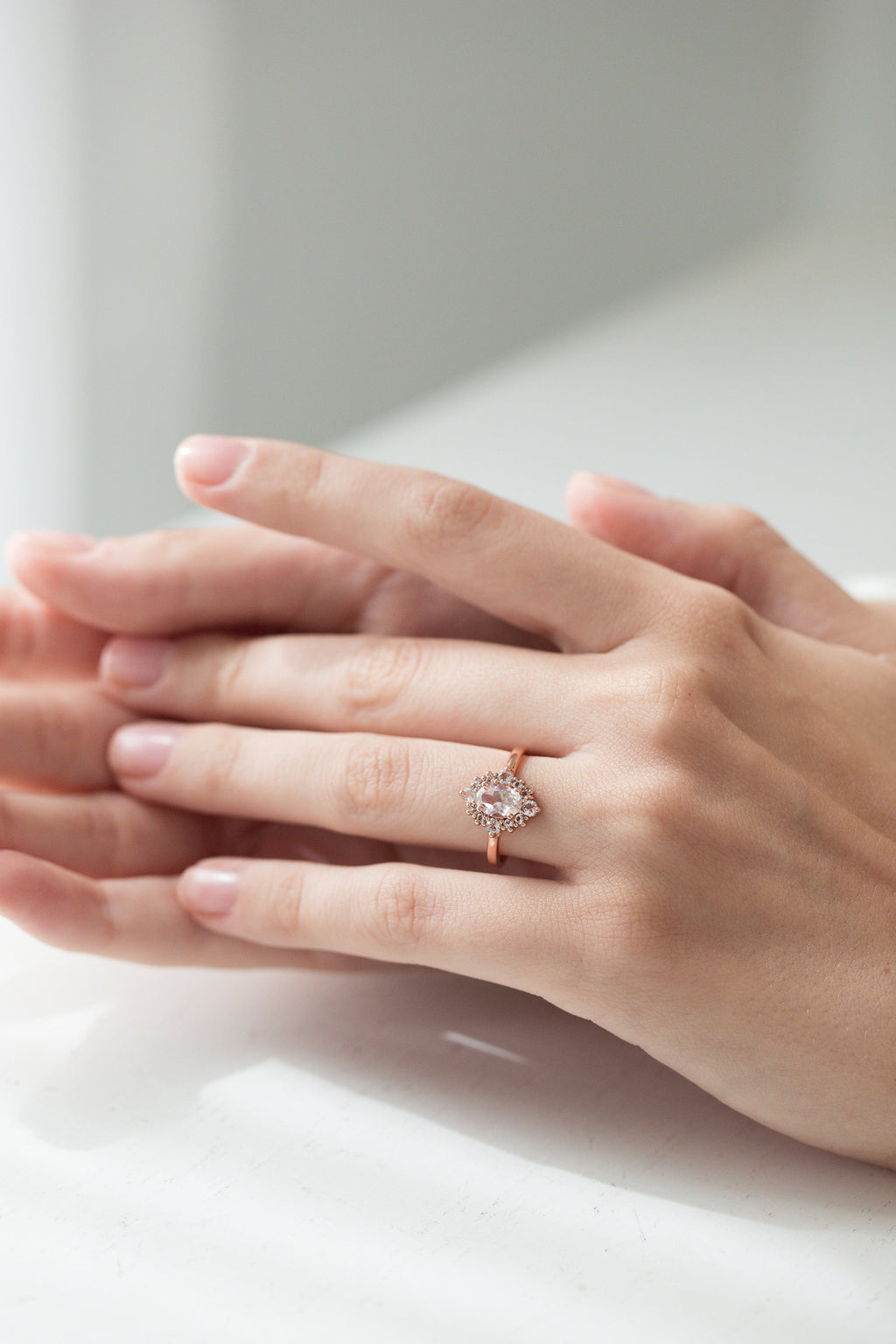Bague auréole en morganite rose en vermeil rose 18 carats