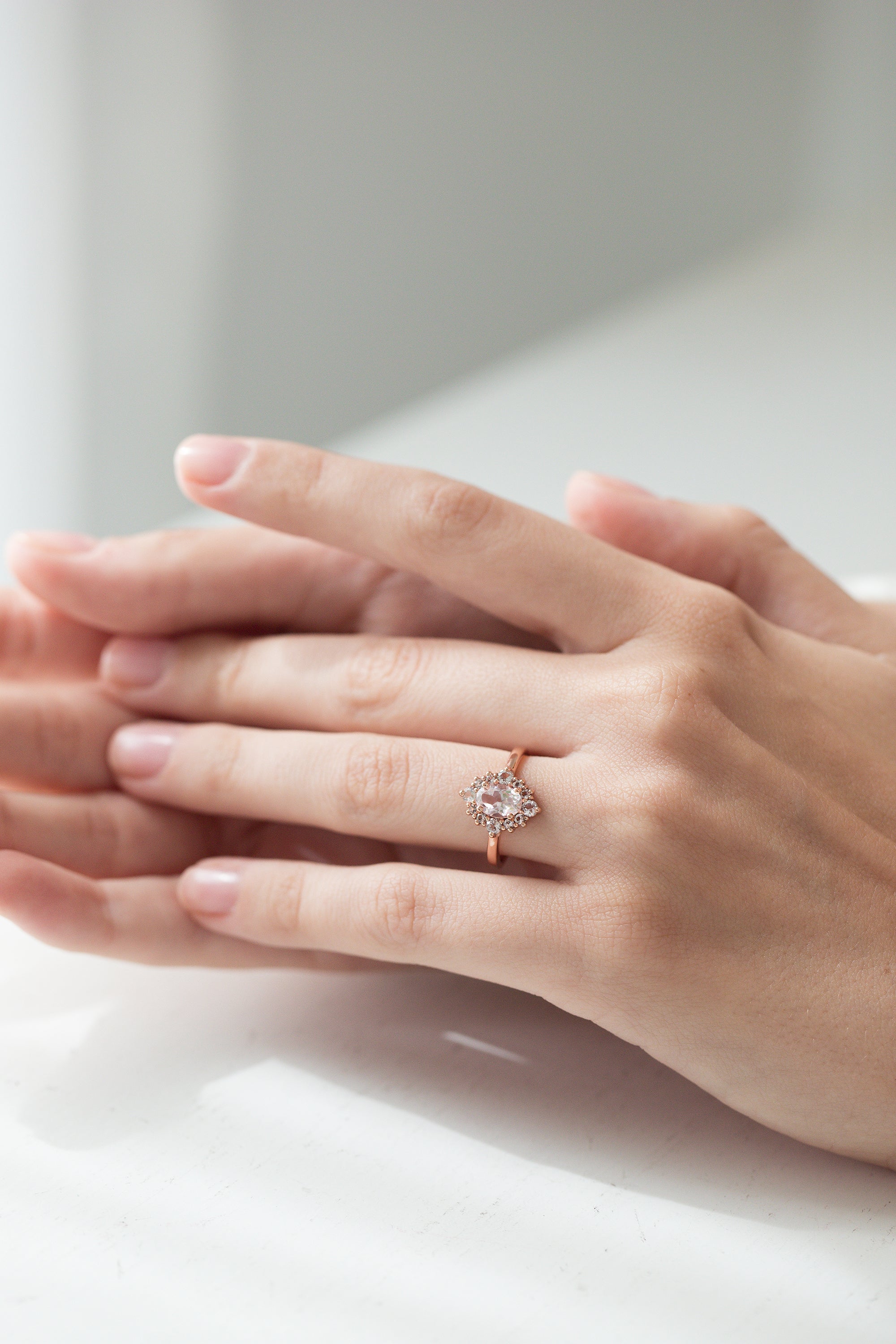 Bague auréole en morganite rose en vermeil rose 18 carats
