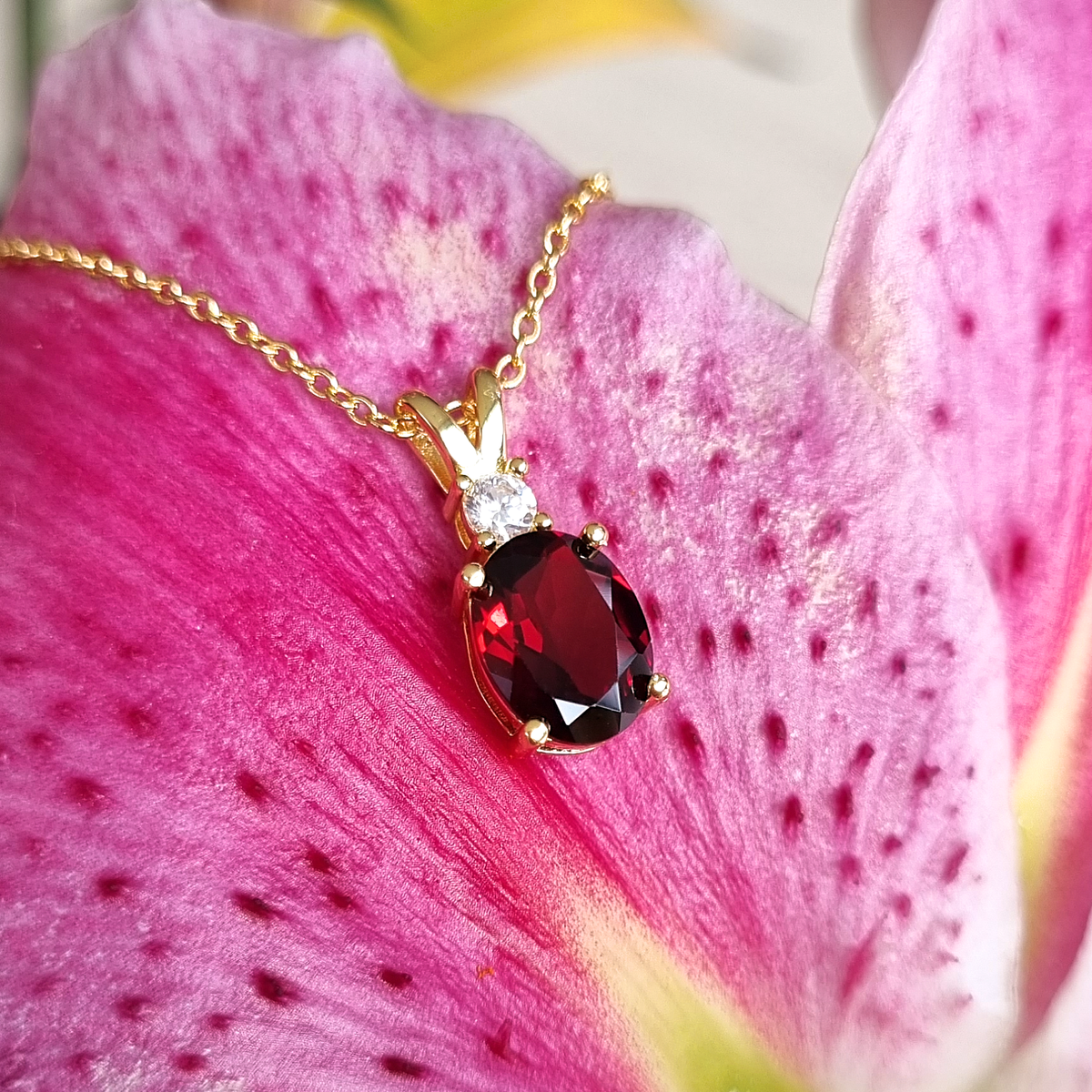 Collier pendentif grenat en vermeil 18 carats