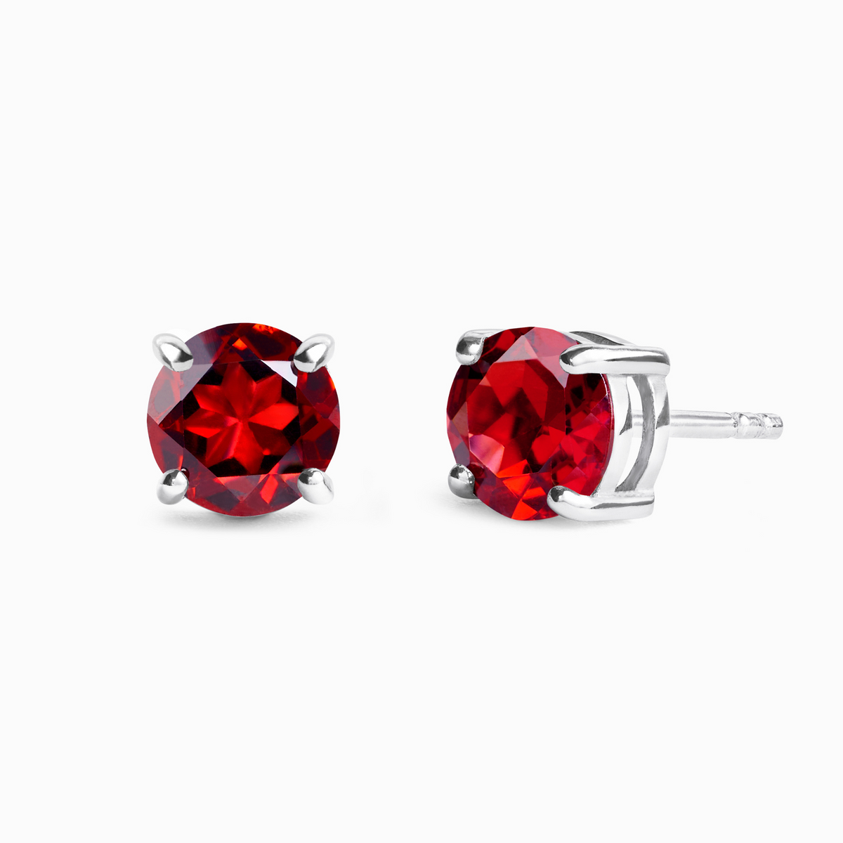 Puces d'oreilles rondes en grenat 6 mm en argent sterling