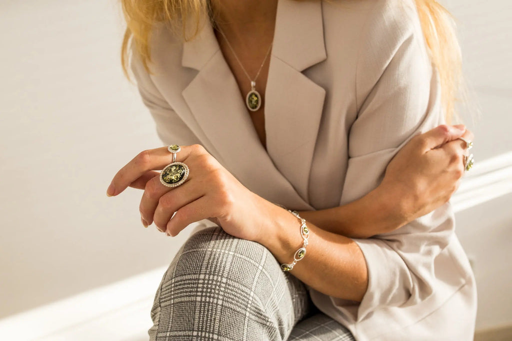 Bague spectaculaire Quintessence en ambre vert