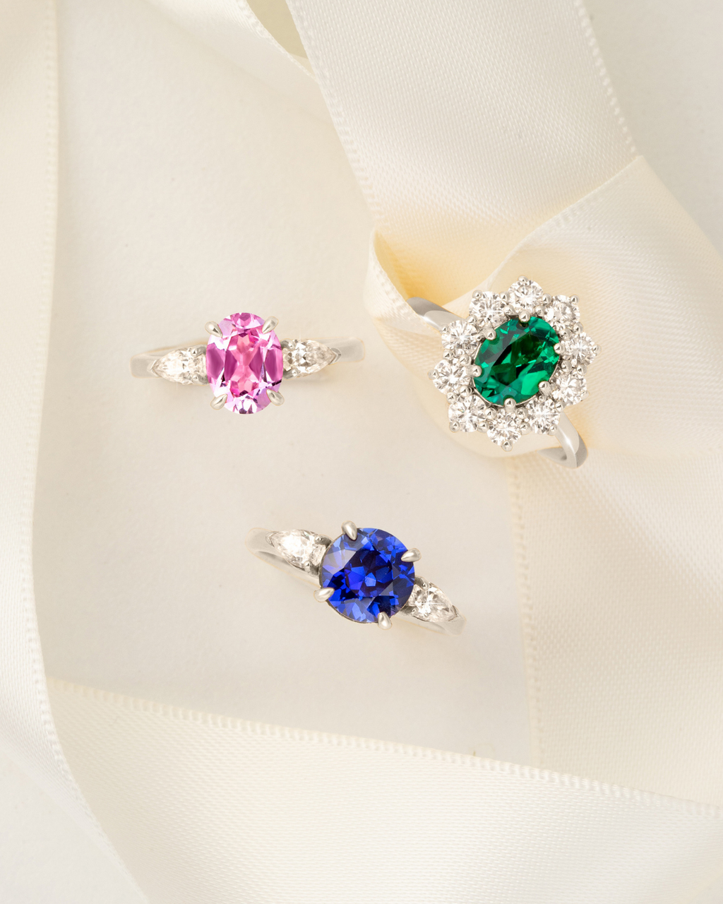 Bague de fiançailles auréole d'émeraudes en argent sterling