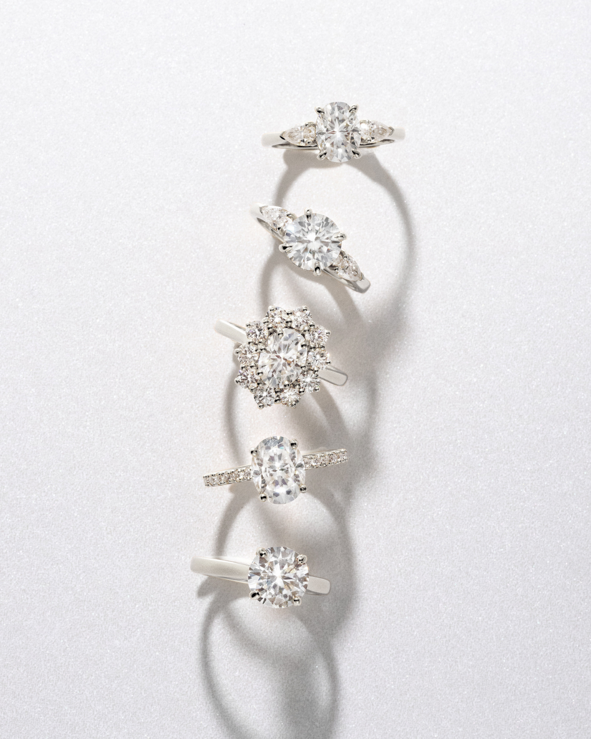 Bague de fiançailles en argent sterling avec moissanite ovale de 2 carats et trois pierres