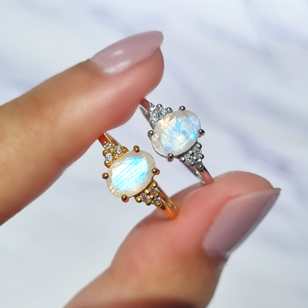 Bague Pierre de Lune Arc-en-Ciel en Vermeil Or 18 carats (Taille Ovale)