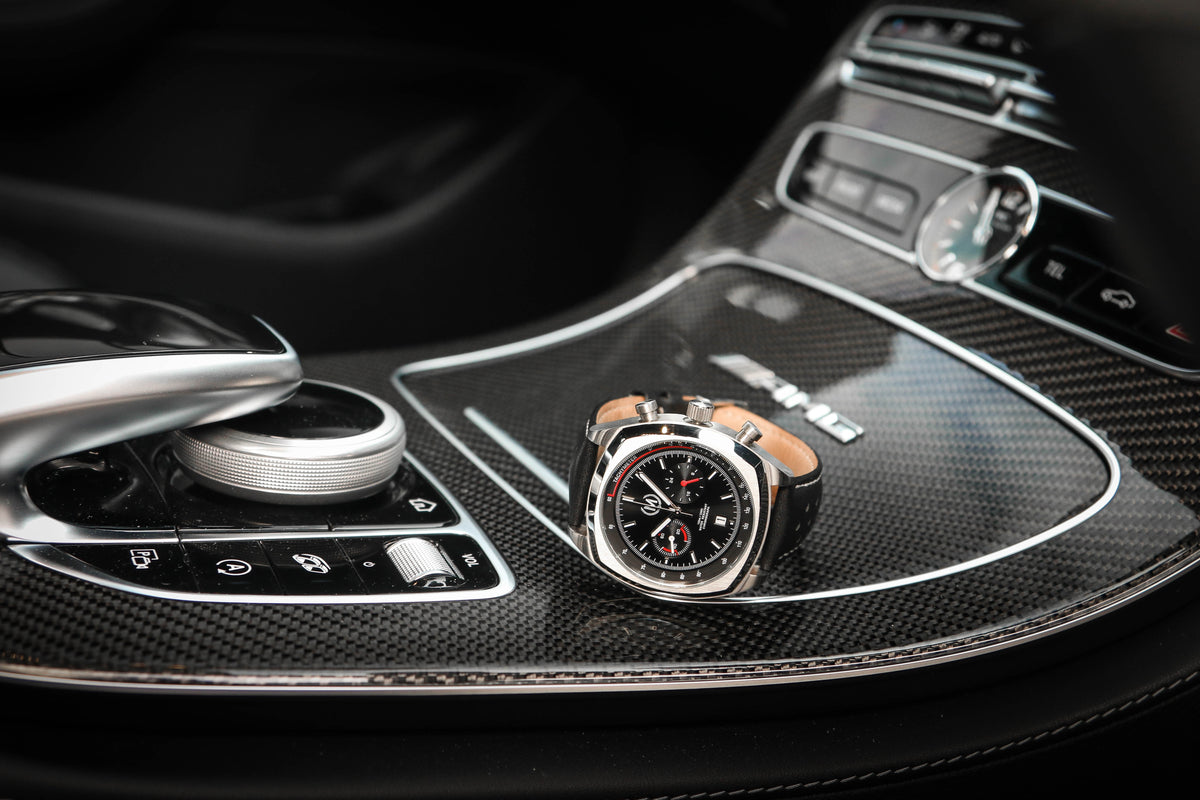 Chronomètre Classic Driver, bracelet noir (PRÉCOMMANDEZ DÈS MAINTENANT)