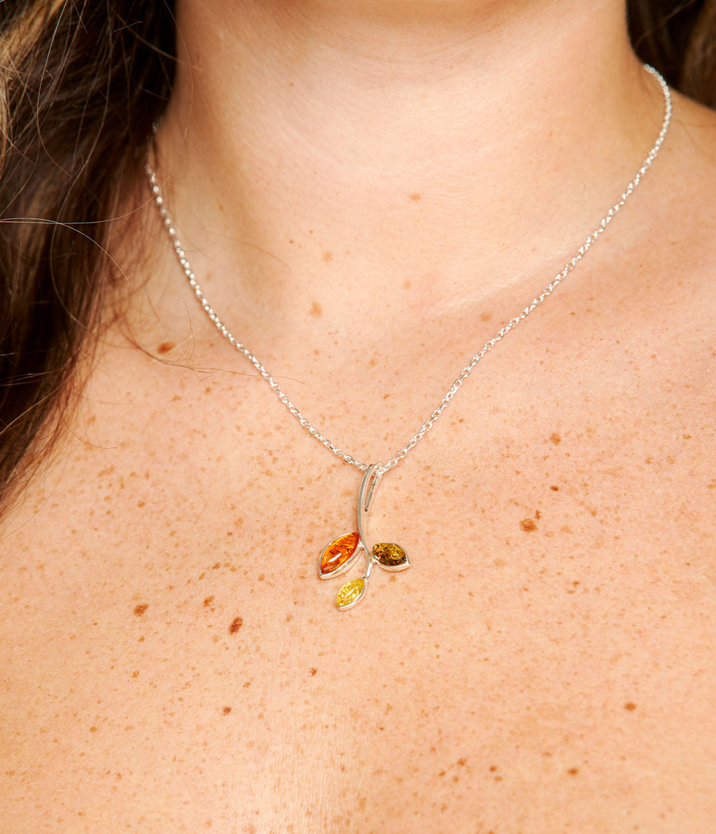 Petit pendentif ambre multicolore
