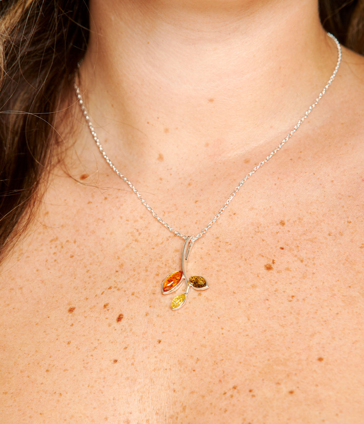 Petit pendentif ambre multicolore