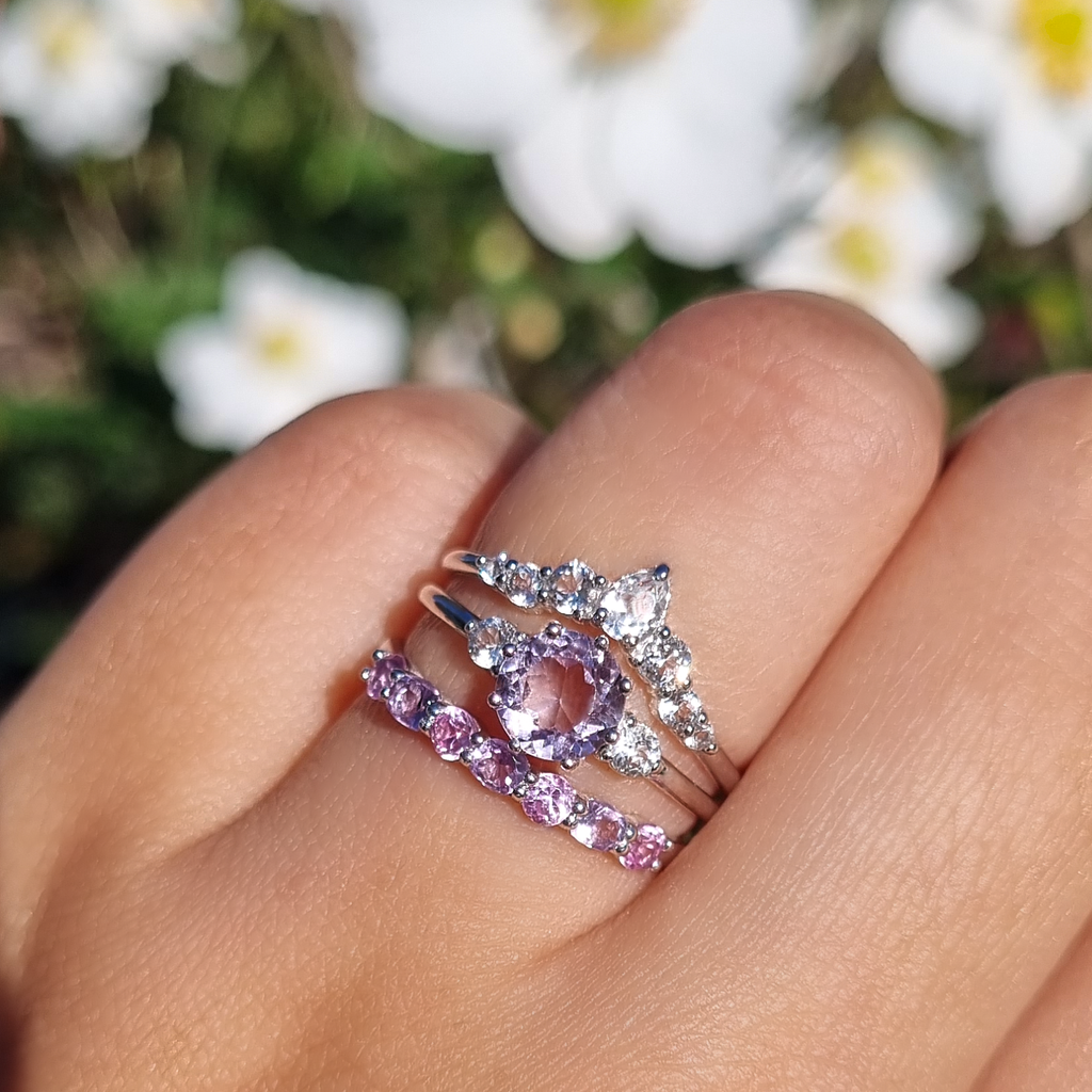 Bague demi-éternité en argent sterling avec saphir rose et améthyste rose