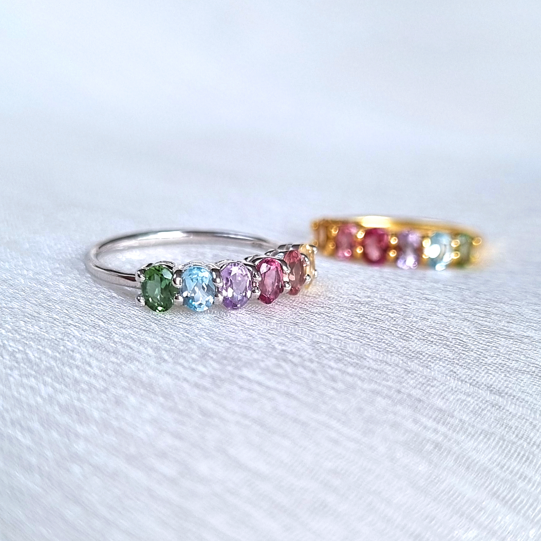 Bague Demi-Éternité Arc-en-ciel en Pierres Précieuses Multicolores en Argent Sterling