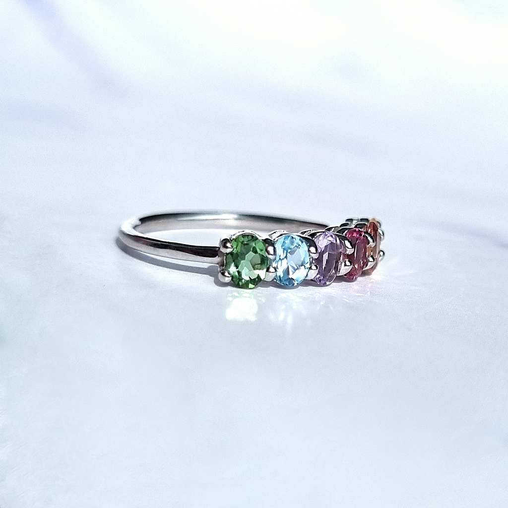 Bague Demi-Éternité Arc-en-ciel en Pierres Précieuses Multicolores en Argent Sterling