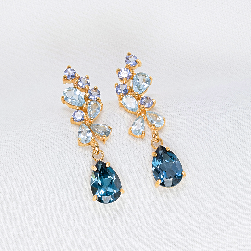 Boucles d'oreilles pendantes gemme bleue en vermeil or 18 carats