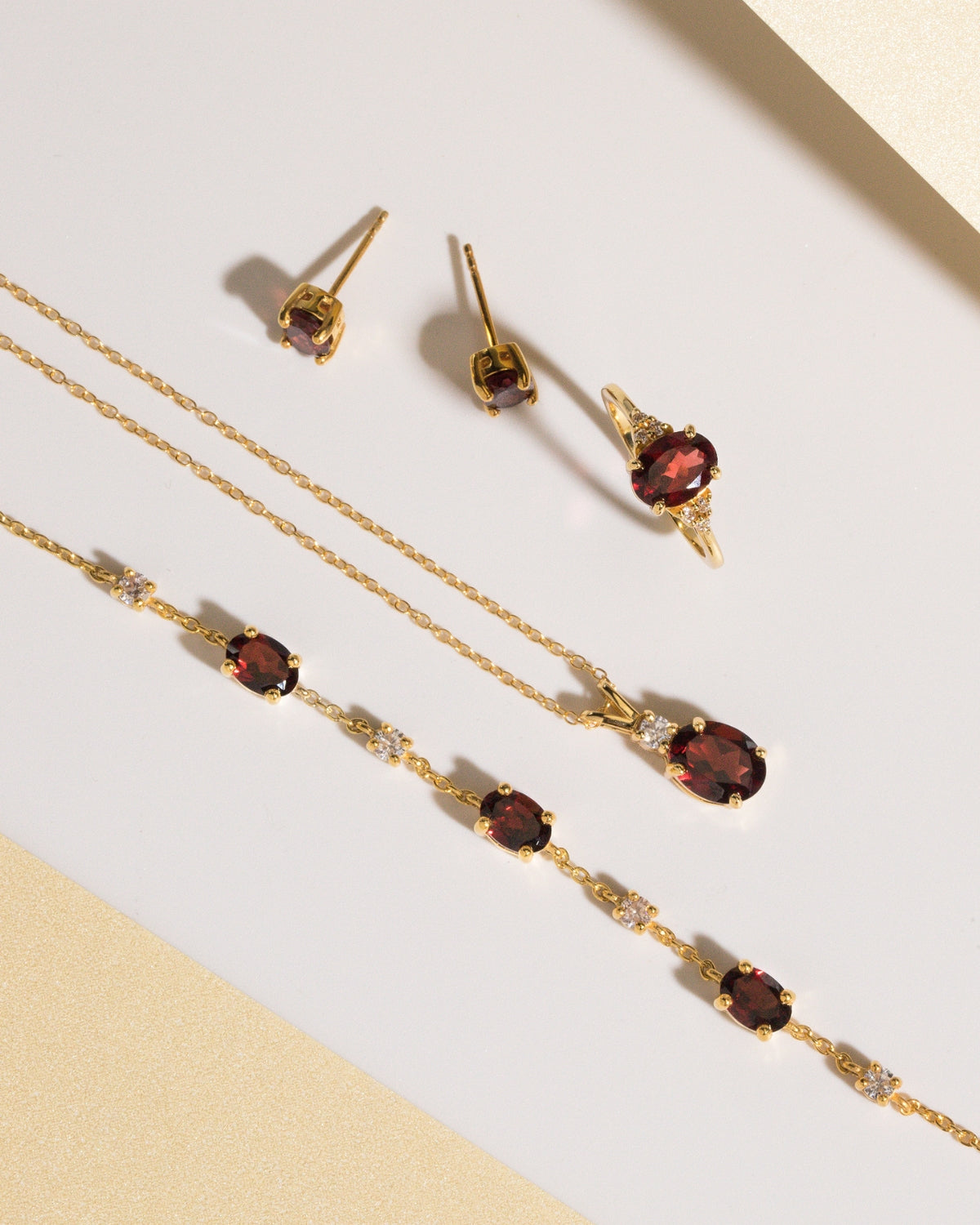 Mini-ensemble 1 - Parure de bijoux en grenat en vermeil 18 carats