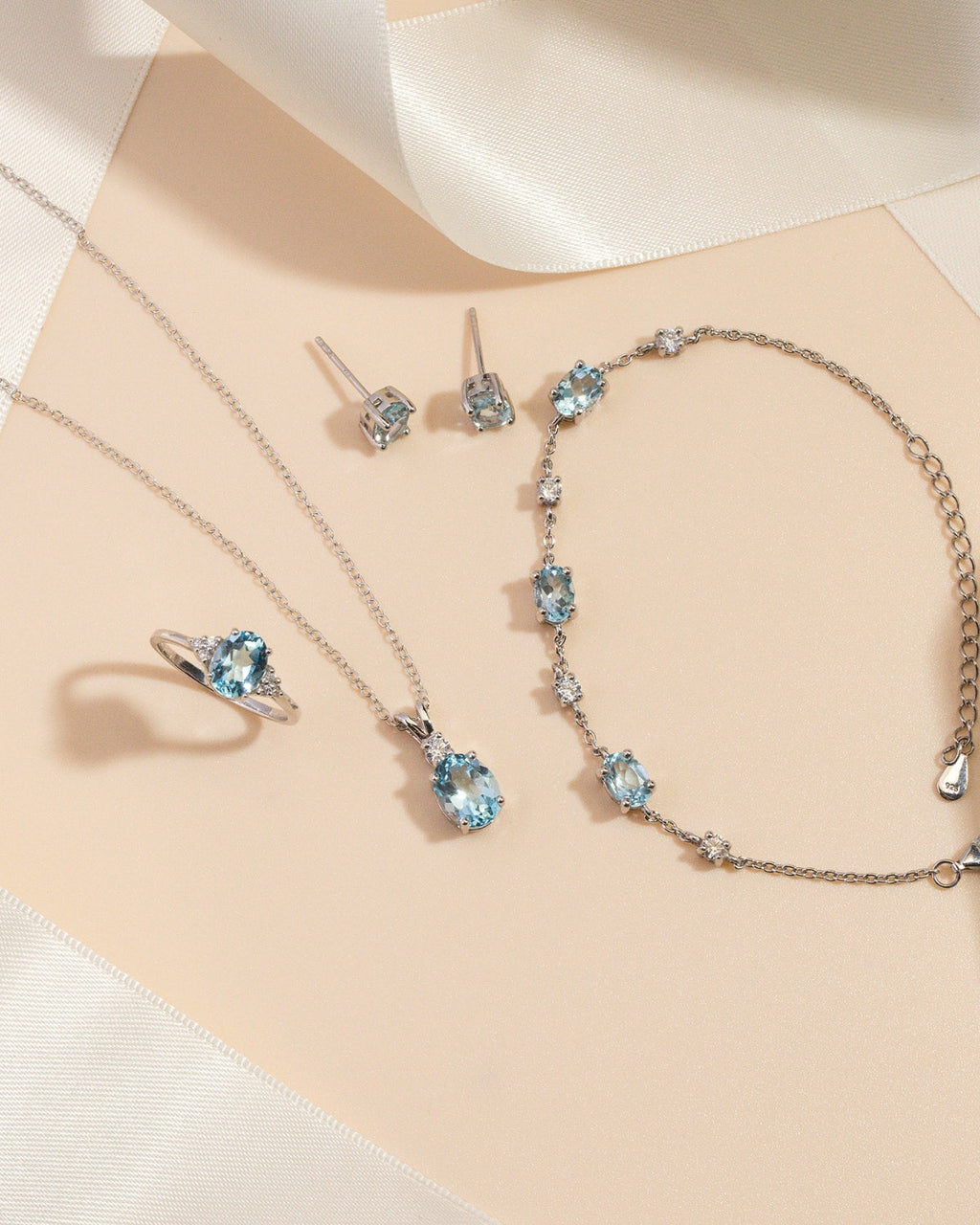 Mini-coffret 2 – Parure de bijoux en topaze bleue et argent sterling