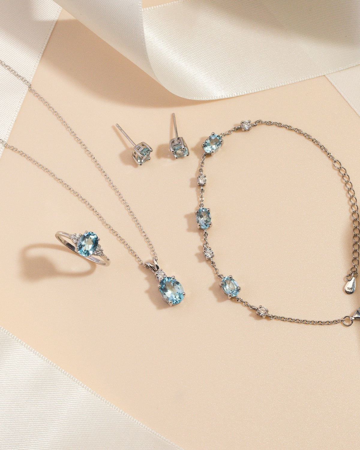 Mini-coffret 2 – Parure de bijoux en topaze bleue et argent sterling
