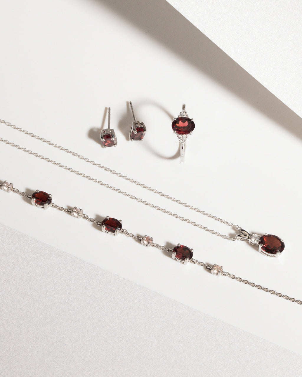 Mini-parure 1 – Parure de bijoux grenat en argent sterling