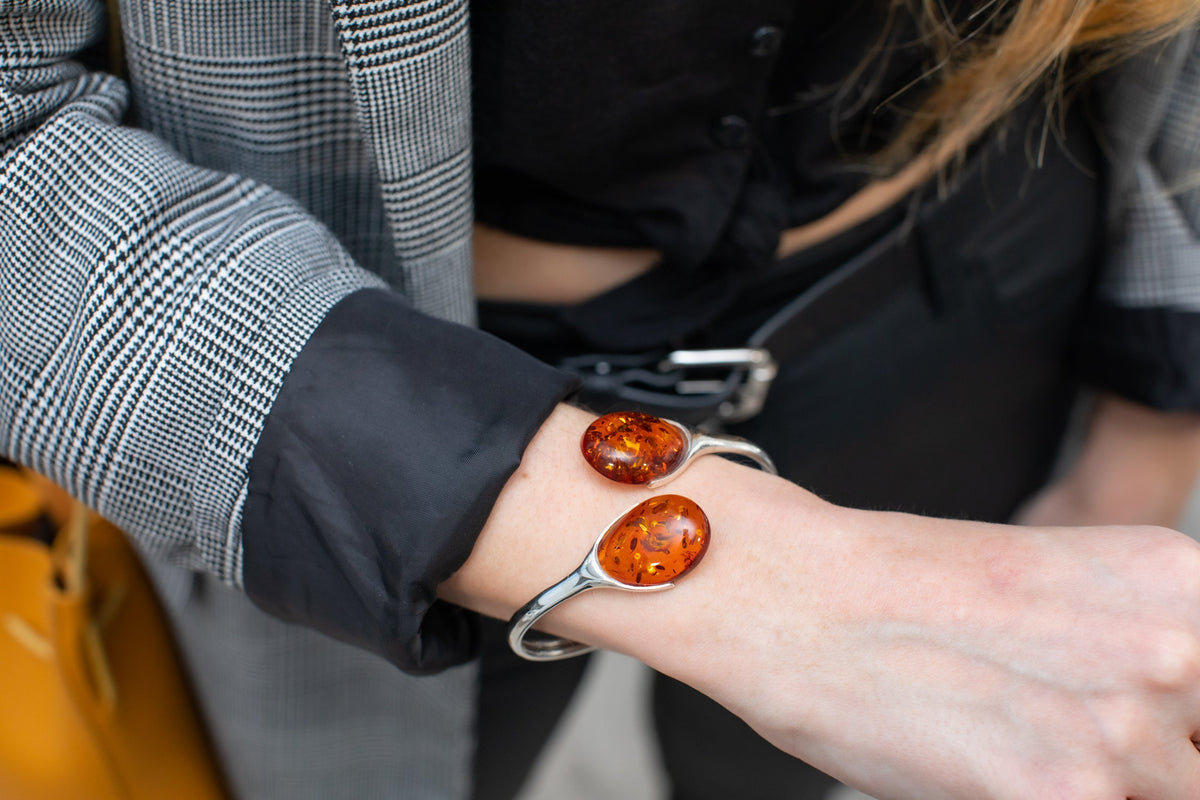 Bracelet jonc torque Amber Statement