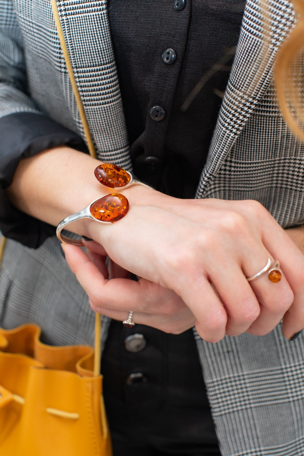 Bracelet jonc torque Amber Statement