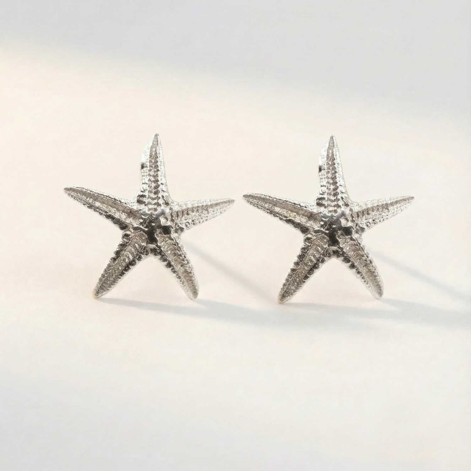 Puces d'oreilles étoiles de mer délicates en argent