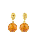 Boucles d'oreilles pendantes en ambre avec accent floral doré