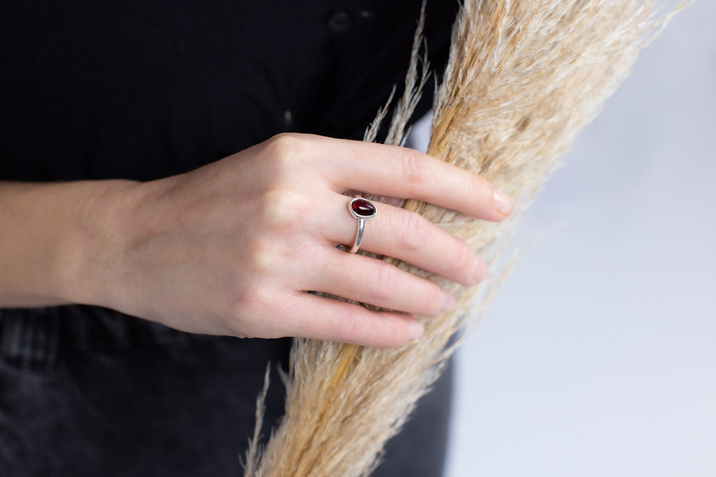 Bague empilable en ambre cerise ELEMENT