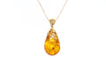 Pendentif gouttelette ambrée à l'accent floral doré