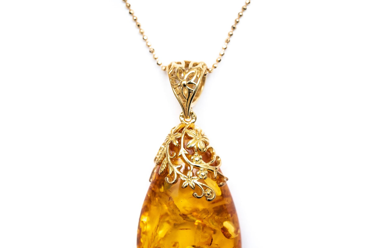 Pendentif gouttelette ambrée à l'accent floral doré