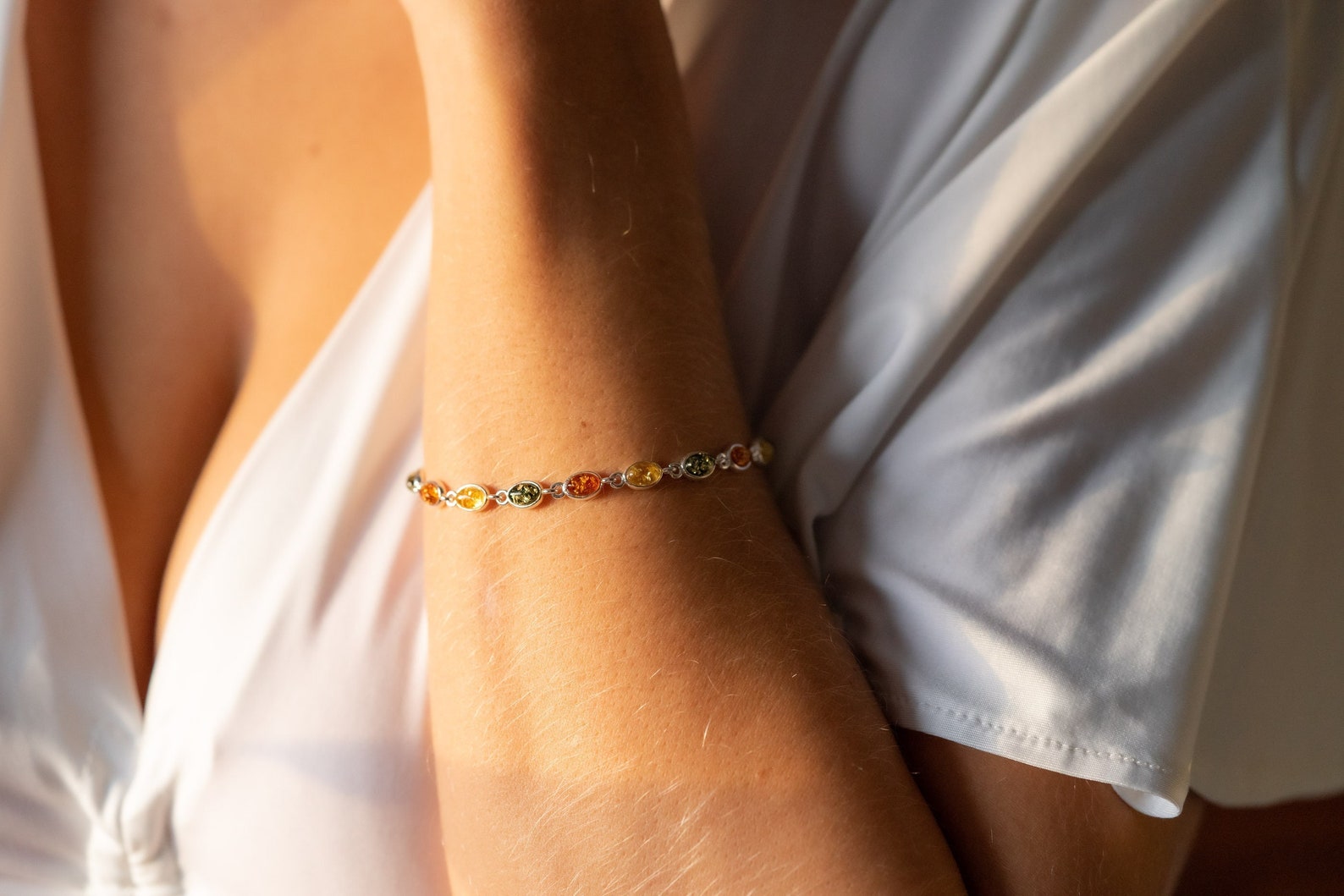 Bracelet fin multicolore en ambre