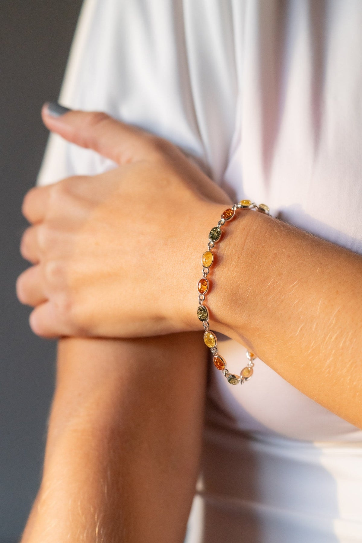 Bracelet fin multicolore en ambre