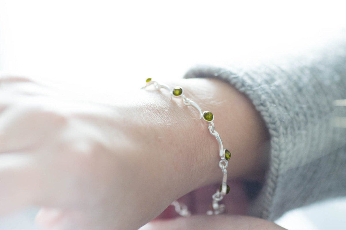 Bracelet minimaliste vert ambre