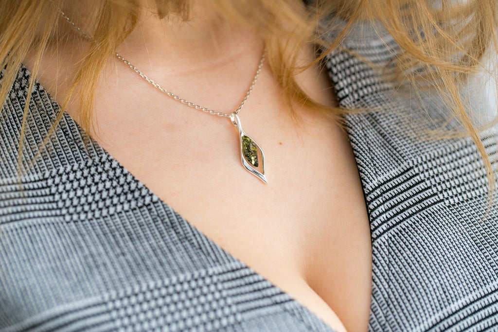 Boucles d'oreilles gouttelettes en ambre vert