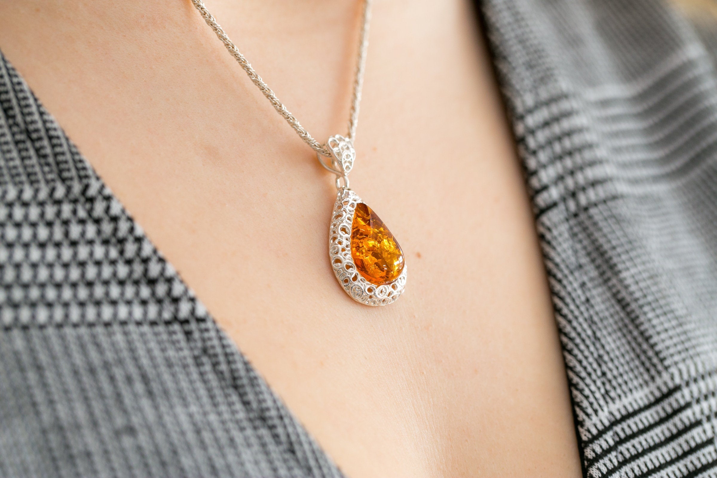 Pendentif Gouttelette Ambre Cadre Filigrane