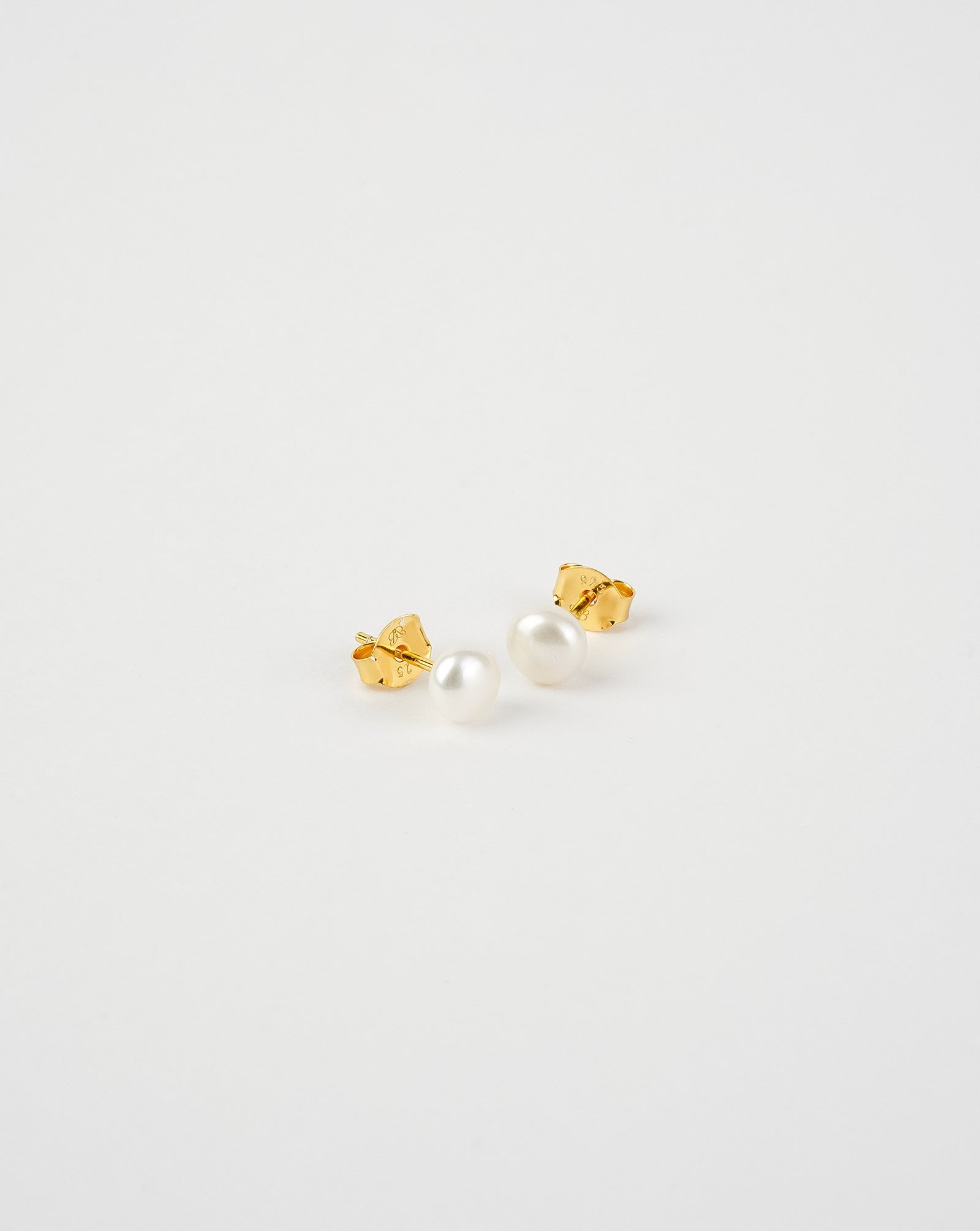 Boucles d'oreilles clous bouton en perles d'eau douce