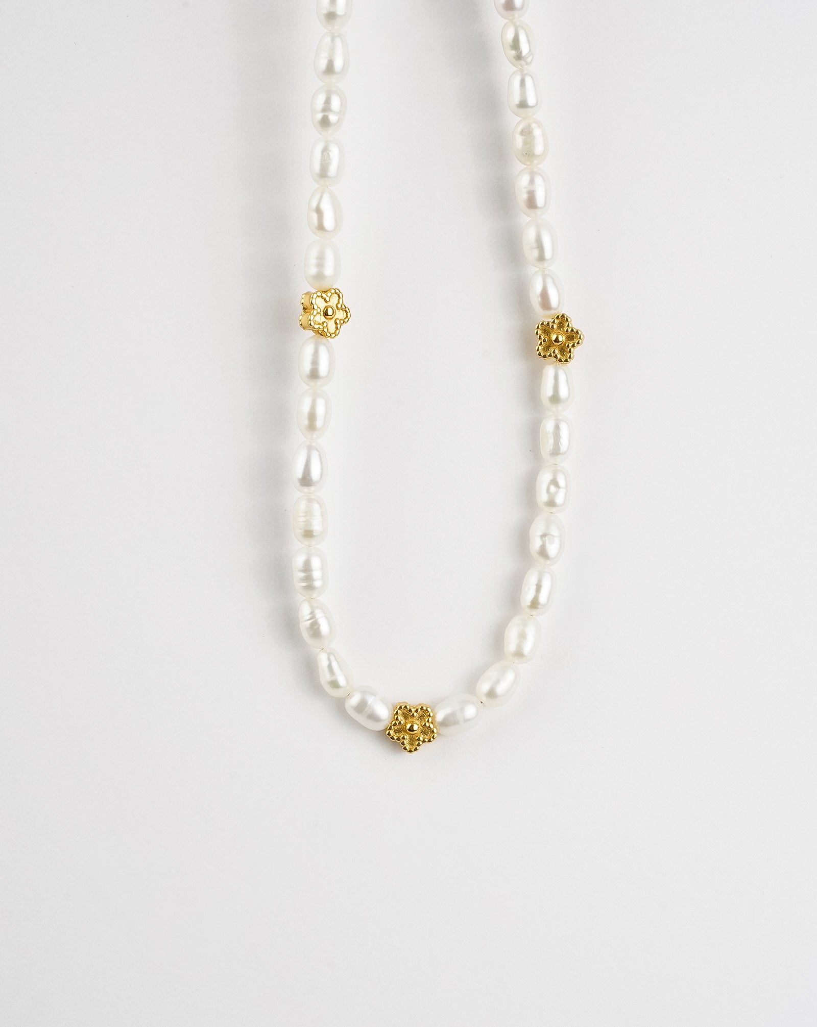 Collier de perles de fleurs