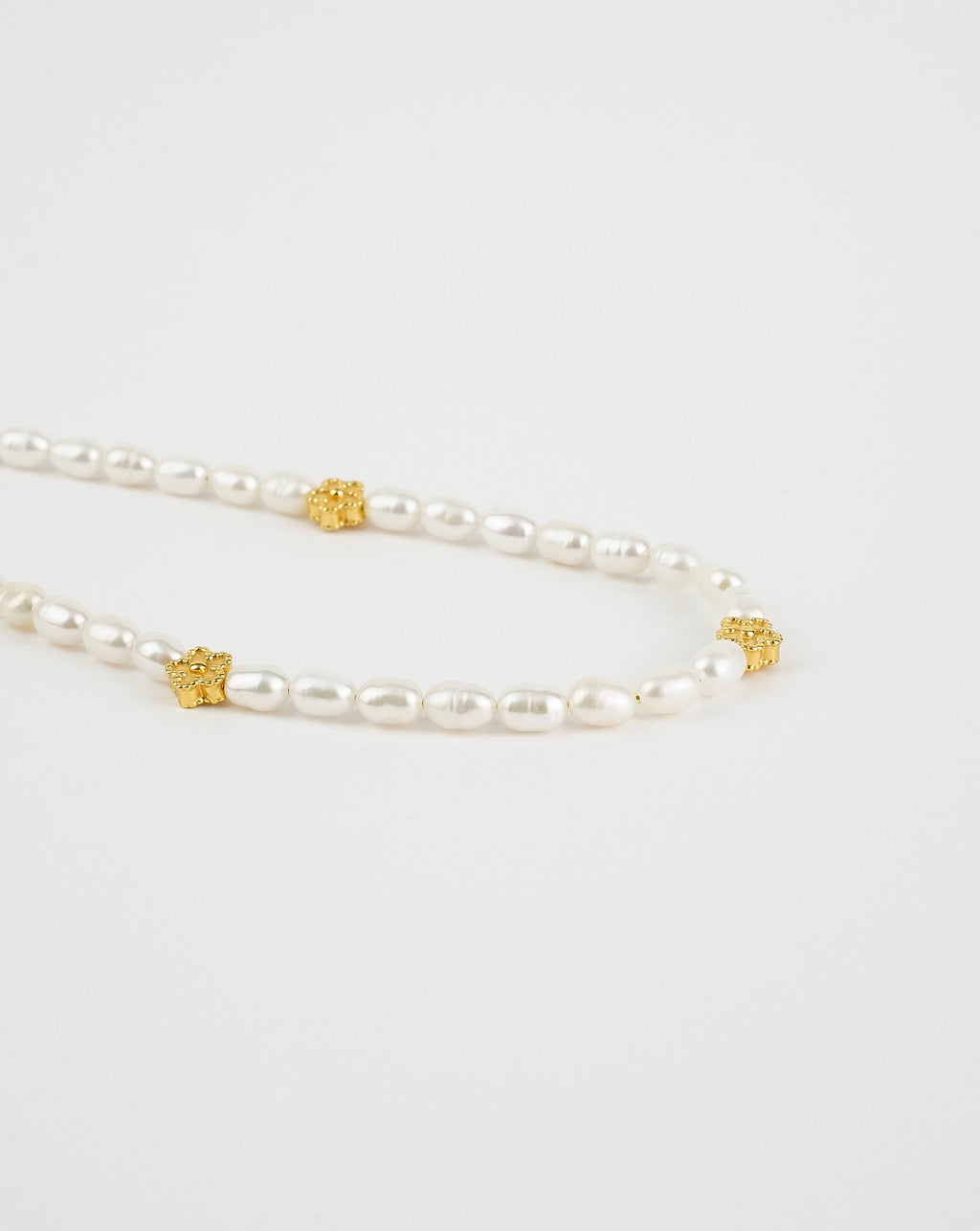 Collier de perles de fleurs