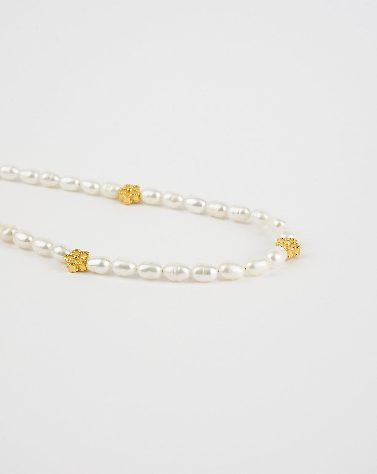 Collier de perles de fleurs