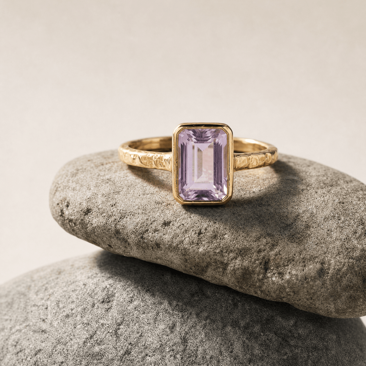 Bague améthyste lavée par les marées - Améthyste octogonale et anneau martelé