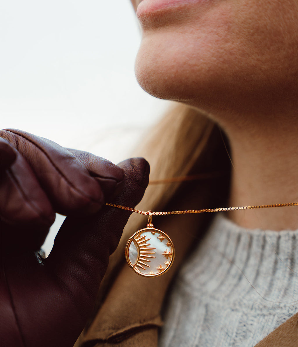 Collier Nacre Soleil et Étoiles
