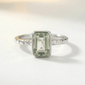 Bague en Quartz Vert Poli par la Mer - Gemme Octogonale et Anneau Martelé